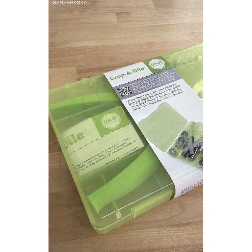 We R Memory Keepers Crop-A-Dile Hole Punch & Eyelet Setter Green Kit Case‎ New